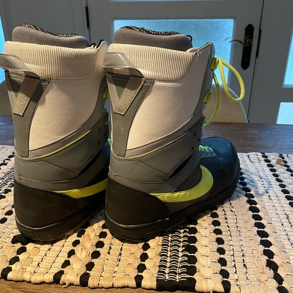 Nike DK ZOOM snowboard boots size 9 black grey white volt - Picture 6 of 8